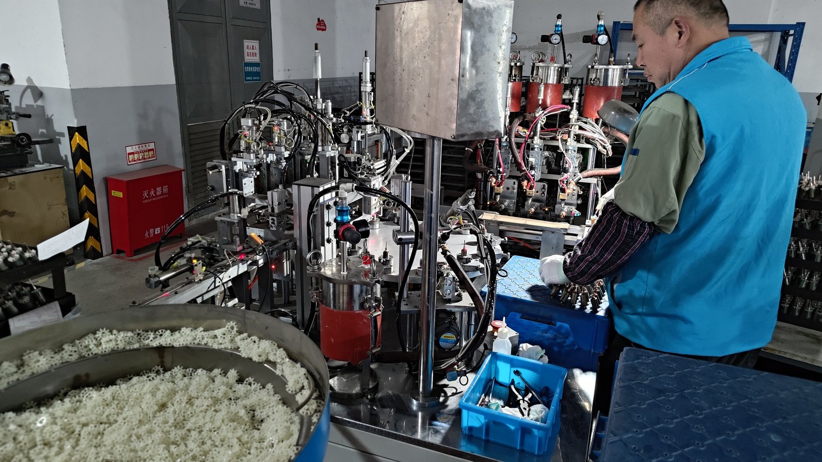 Factory operation and component handling at Hongyang